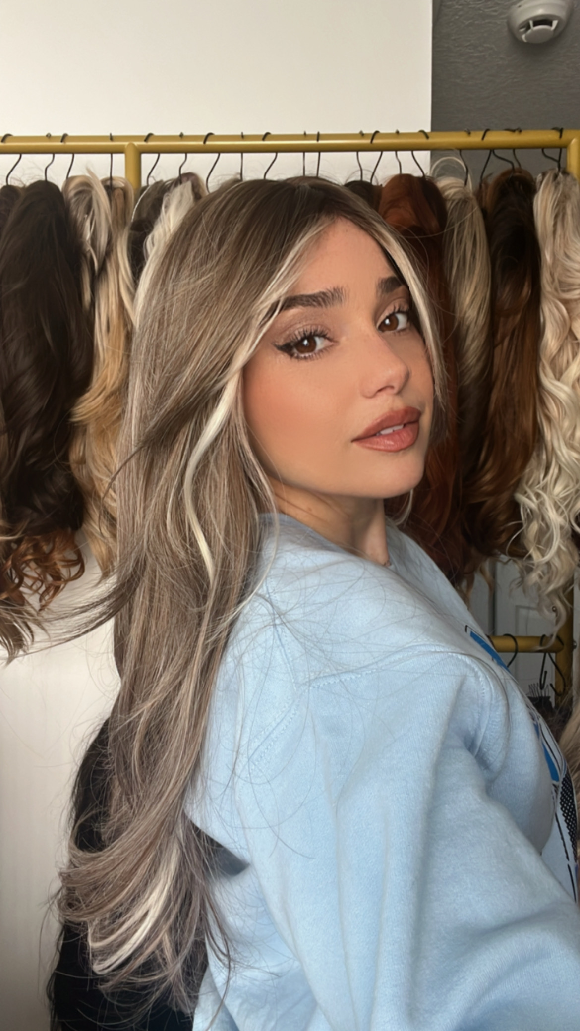 {“eId”:”999215790793844″,”CameraPosition”:2}